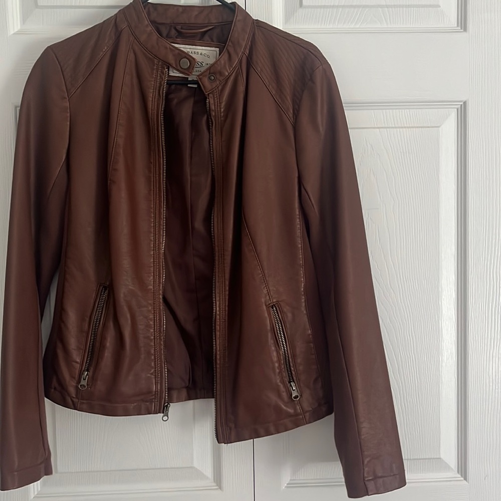 GH Bass & Co women’s brown leather jacket-M (never worn)